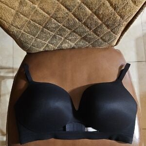 Incredible By Victoria's Secret Padded No Wire Push Up Bra Lined Convertible